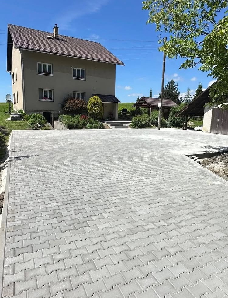 Residential paver driveway